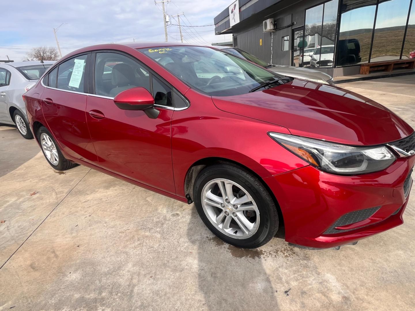 2017 RED CHEVROLET CRUZE LT LT Auto (1G1BE5SM8H7) with an 1.4L L4 DOHC 16V TURBO engine, 6A transmission, located at 8101 E. Skelly Dr., Tulsa, OK, 74129, (918) 592-3593, 36.121891, -95.888802 - Photo#1